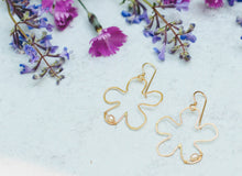 Load image into Gallery viewer, SUMMER Flower & Pearl Earrings