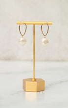 Load image into Gallery viewer, Drop Pearl Earrings