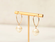 Load image into Gallery viewer, Drop Pearl Earrings