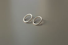 Load image into Gallery viewer, PERRY Oval Earrings