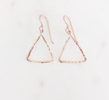 Load image into Gallery viewer, Rose Gold Triangle Hammered Earrings